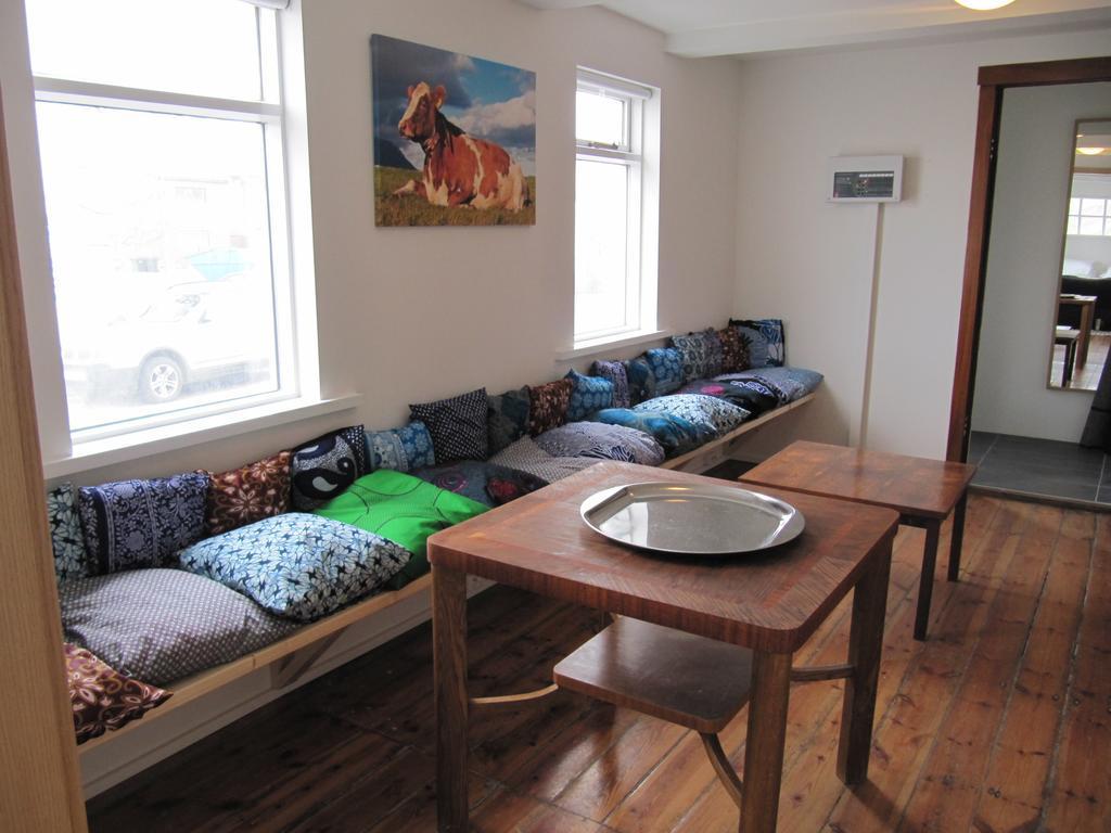 Grand-Inn Bar And Bed Saudarkrokur 외부 사진